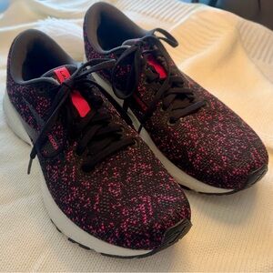 Brooks Women's Black and Hot Pink Running Shoes Size 9M Like New